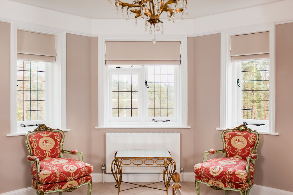 Weybridge : roman blinds in cream linen