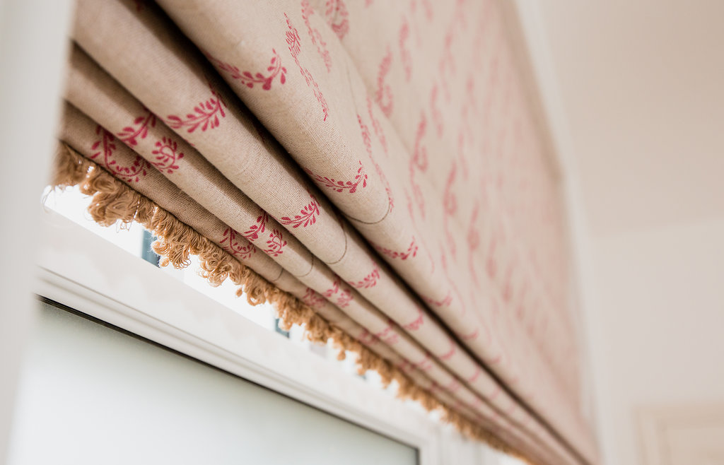 Godalming: Roman blind with fringing  